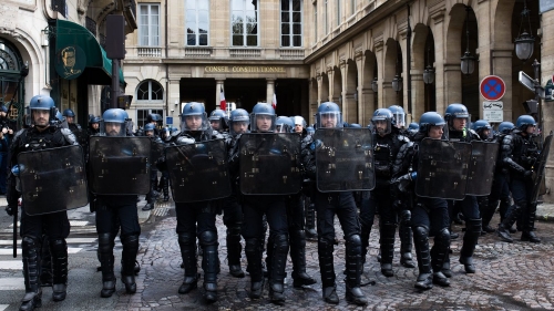 Conseil constitutionnel_gendarmes.jpg