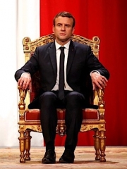 Macron_Trône.jpeg
