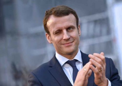 Macron_Faux-semblants.jpg