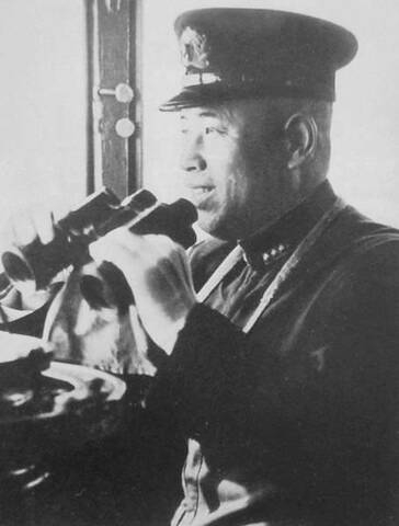 Japon_Officier_marine impériale.jpg